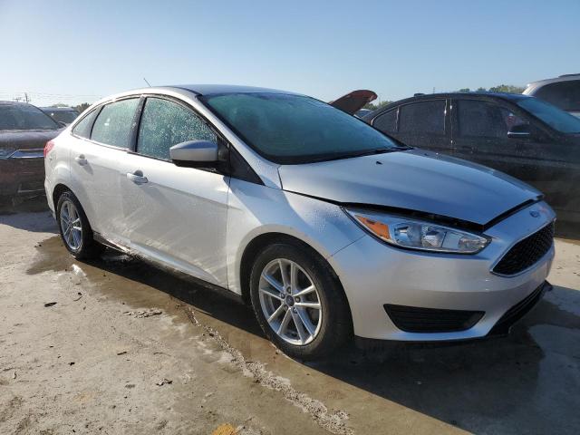 1FADP3F25JL250573 - 2018 FORD FOCUS SE WHITE photo 4