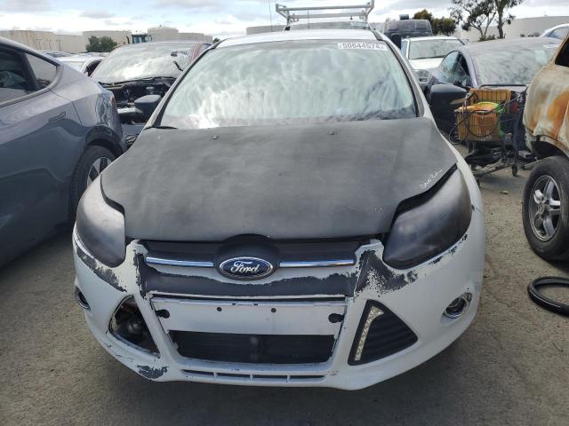 1FADP3F23DL108159 - 2013 FORD FOCUS SE WHITE photo 5