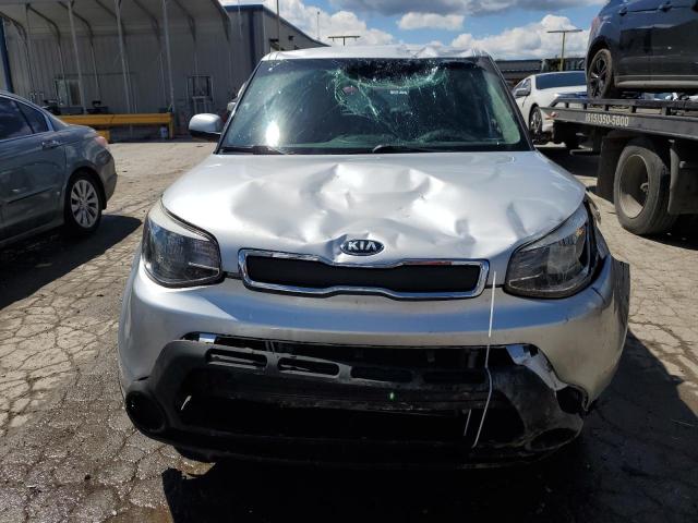 KNDJN2A25G7841959 - 2016 KIA SOUL SILVER photo 5