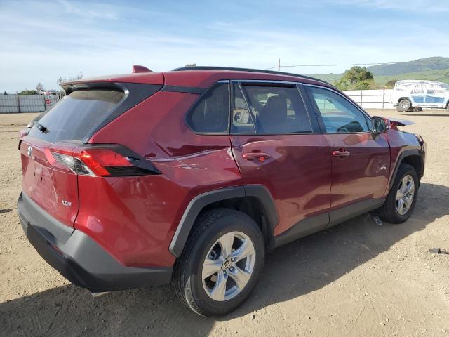 2T3W1RFV6MW151361 - 2021 TOYOTA RAV4 XLE RED photo 3