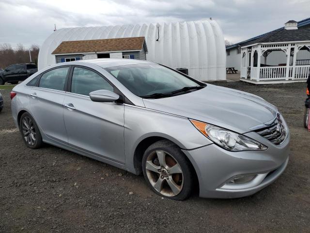 5NPEC4AB1DH800755 - 2013 HYUNDAI SONATA SE SILVER photo 4