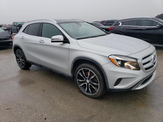 WDCTG4EB9GJ269719 - 2016 MERCEDES-BENZ GLA 250 SILVER photo 4