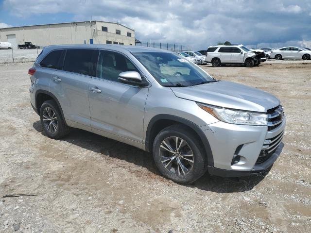 5TDZARFH2HS025125 - 2017 TOYOTA HIGHLANDER LE SILVER photo 4