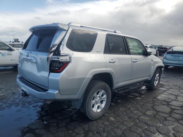 JTEBU5JR0J5592362 - 2018 TOYOTA 4RUNNER SR5/SR5 PREMIUM Silber Foto 3