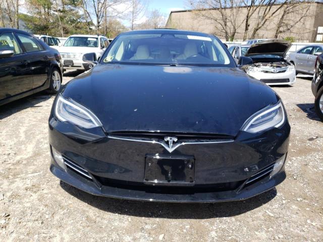 5YJSA1E22JF261087 - 2018 TESLA MODEL S Schwarz Foto 5