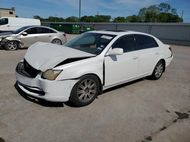 2005 TOYOTA AVALON XL, 