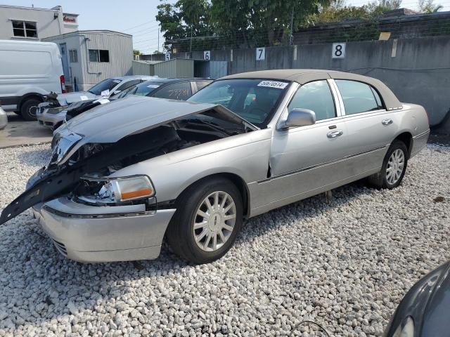 2006 LINCOLN TOWN CAR SIGNATURE, 