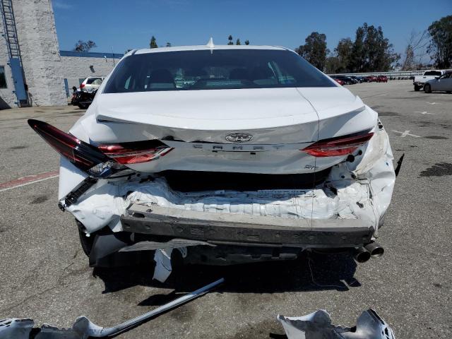 4T1G11AK4MU540026 - 2021 TOYOTA CAMRY SE WHITE photo 6