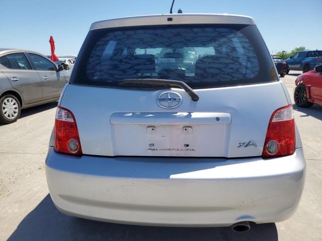 JTKKT624060150811 - 2006 TOYOTA SCION XA SILVER photo 6