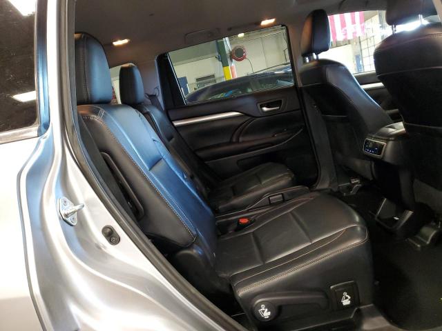5TDJKRFH7GS268423 - 2016 TOYOTA HIGHLANDER XLE SILVER photo 11