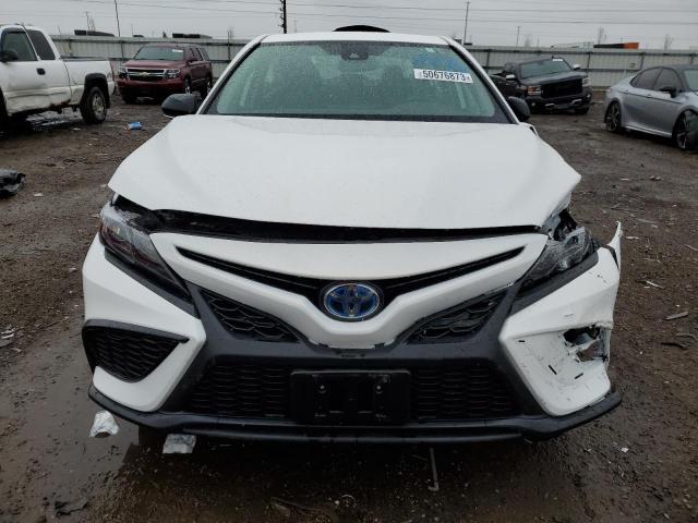 4T1T31AK3PU046821 - 2023 TOYOTA CAMRY SE NIGHT SHADE WHITE photo 5