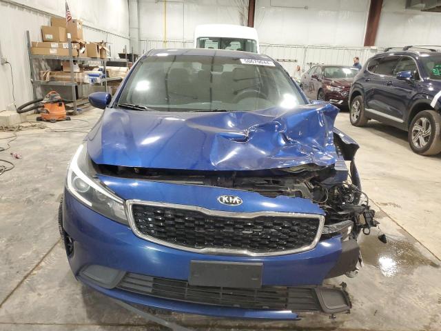 3KPFK4A72HE093596 - 2017 KIA FORTE LX BLUE photo 5