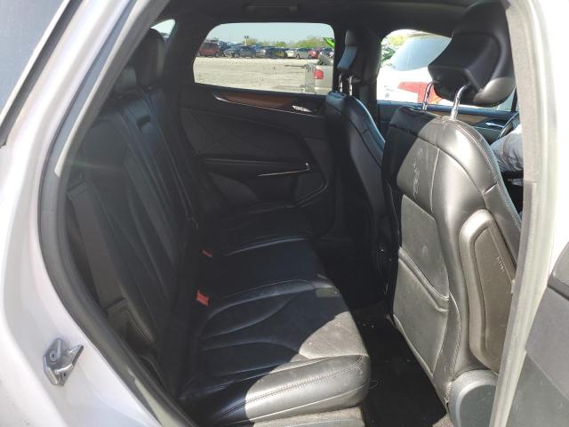 5LMCJ3C93HUL21632 - 2017 LINCOLN MKC RESERVE WHITE photo 11