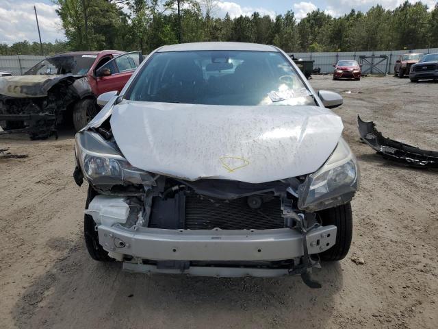 VNKKTUD34HA085384 - 2017 TOYOTA YARIS L SILVER photo 5