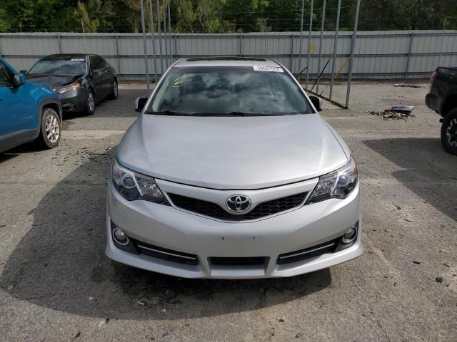 4T1BK1FKXCU002283 - 2012 TOYOTA CAMRY SE SILVER photo 5