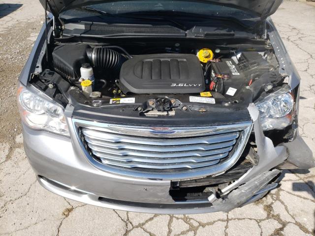 2C4RC1CG5DR796592 - 2013 CHRYSLER TOWN & COU TOURING L GRAY photo 12