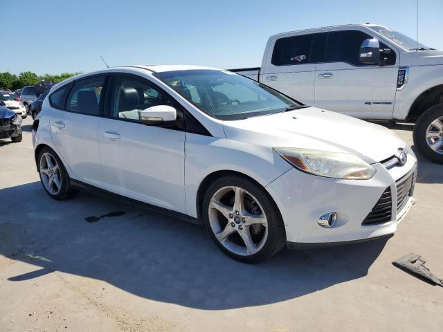 1FADP3K24EL321001 - 2014 FORD FOCUS SE WHITE photo 4