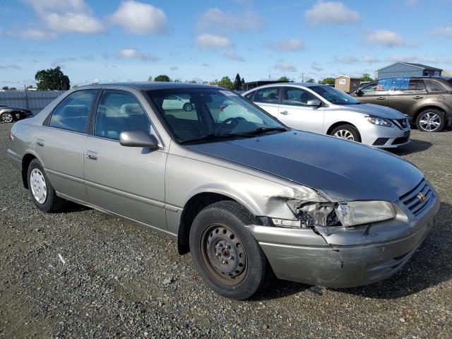 JT2BG22K7W0166693 - 1998 TOYOTA CAMRY CE SILVER photo 4