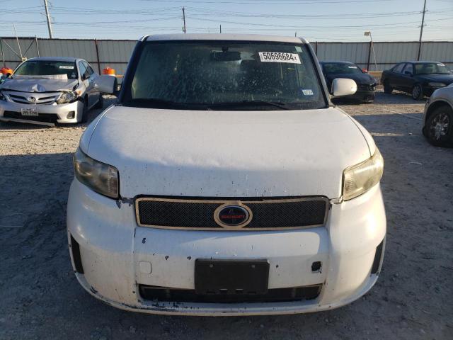 JTLKE50E891078931 - 2009 TOYOTA SCION XB WHITE photo 5