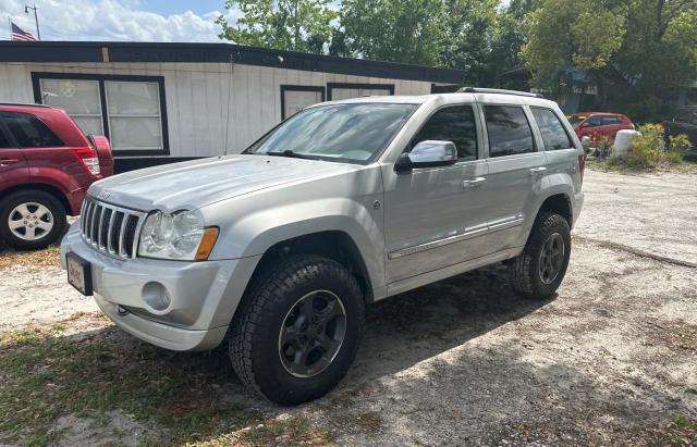 1J8HR68226C326822 - 2006 JEEP GRAND CHER OVERLAND SILVER photo 2