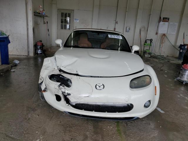 JM1NC25F560110279 - 2006 MAZDA MX-5 MIATA WHITE photo 5