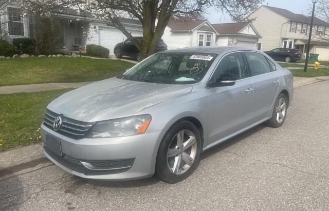 1VWBP7A37DC035920 - 2013 VOLKSWAGEN PASSAT SE SILVER photo 2