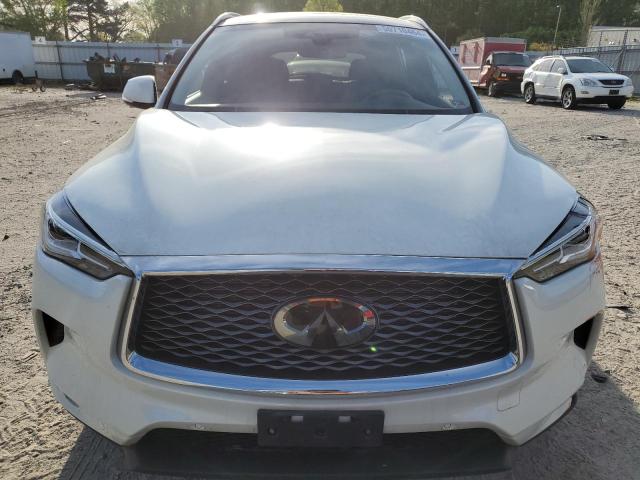 3PCAJ5M38KF116036 - 2019 INFINITI QX50 ESSENTIAL WHITE photo 5