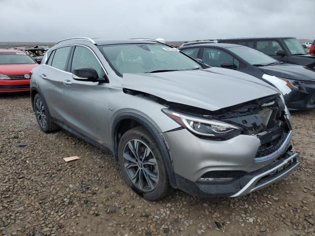 SJKCH5CRXJA056114 - 2018 INFINITI QX30 BASE SILVER photo 4