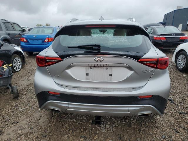 SJKCH5CRXJA056114 - 2018 INFINITI QX30 BASE SILVER photo 6