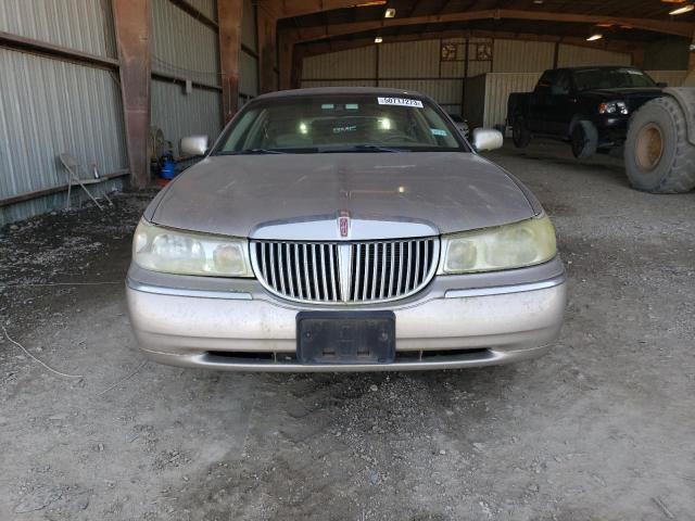1LNHM81W72Y604525 - 2002 LINCOLN TOWN CAR EXECUTIVE BEIGE photo 5