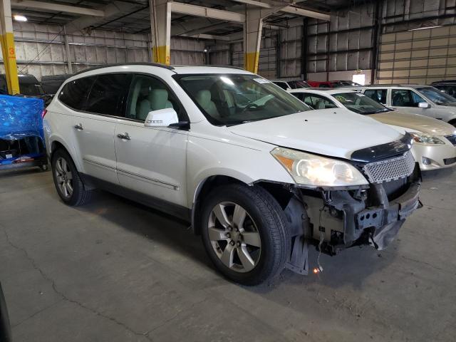 1GNEV33D59S127732 - 2009 CHEVROLET TRAVERSE LTZ WHITE photo 4