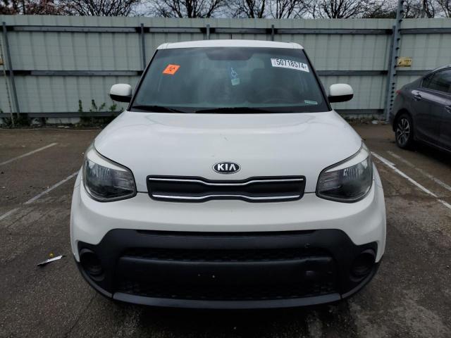 KNDJN2A23H7450889 - 2017 KIA SOUL WHITE photo 5