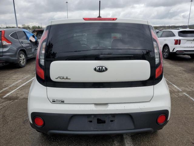 KNDJN2A23H7450889 - 2017 KIA SOUL WHITE photo 6