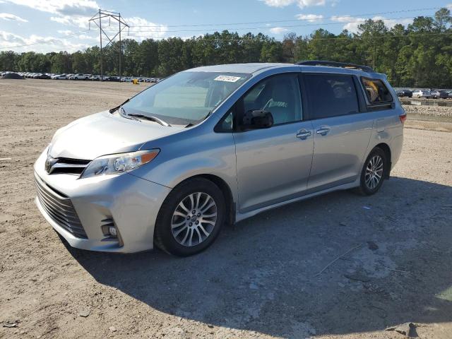 5TDYZ3DC2KS981401 - 2019 TOYOTA SIENNA XLE SILVER photo 1