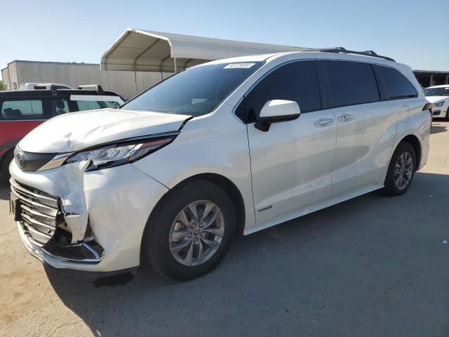 2021 TOYOTA SIENNA XLE, 