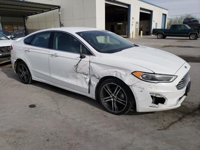 3FA6P0CD2KR139897 - 2019 FORD FUSION SEL WHITE photo 4