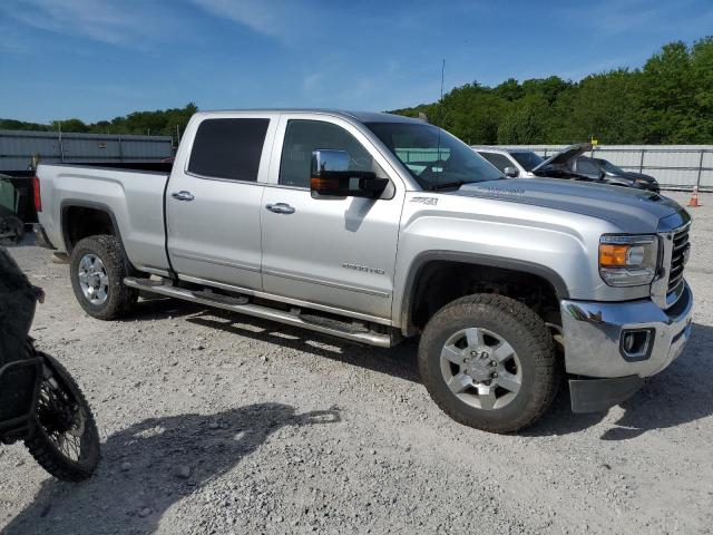 1GT12TEY5JF105565 - 2018 GMC SIERRA K2500 SLT SILVER photo 4