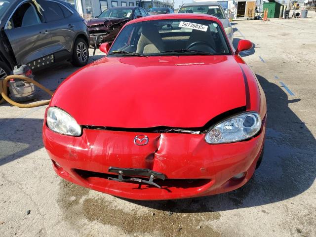 JM1NB353920231387 - 2002 MAZDA MX-5 MIATA BASE RED photo 5