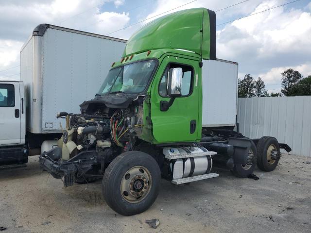 1FUJGBDV5KLKB7602 - 2019 FREIGHTLINER CASCADIA 1 GREEN photo 2