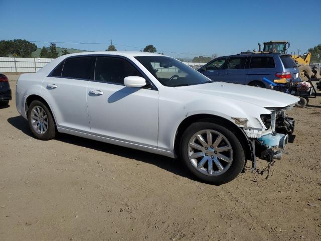 2C3CCAAG4DH588643 - 2013 CHRYSLER 300 WHITE photo 4