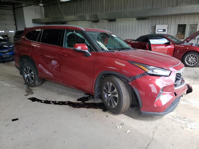 5TDGZRBH0NS568362 - 2022 TOYOTA HIGHLANDER XLE 红色 照片 4