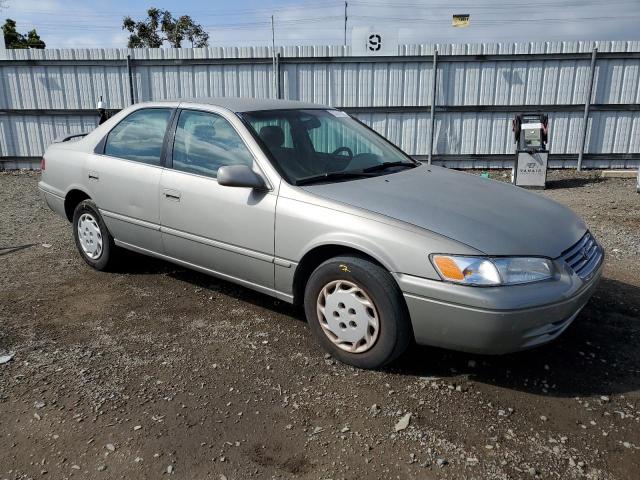 JT2BG22K8V0015439 - 1997 TOYOTA CAMRY LE GOLD photo 4