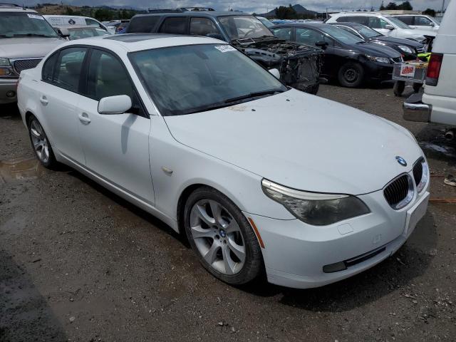 WBANW13598CZ80613 - 2008 BMW 533 I WHITE photo 4