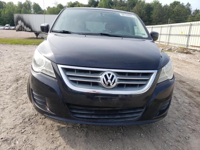 2V4RW3DG4BR622081 - 2011 VOLKSWAGEN ROUTAN SE BLACK photo 5