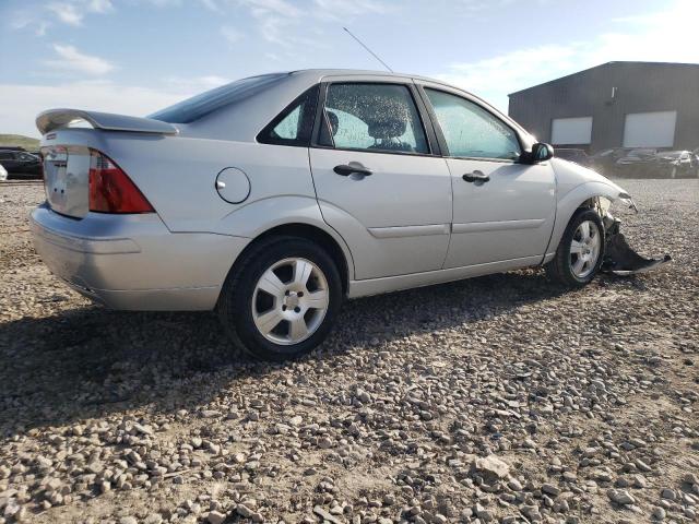 1FAHP34N47W240946 - 2007 FORD FOCUS ZX4 SILVER photo 3