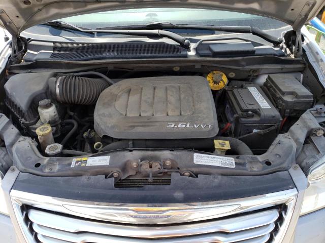 2C4RC1BG1FR618490 - 2015 CHRYSLER TOWN & COU TOURING GRAY photo 12