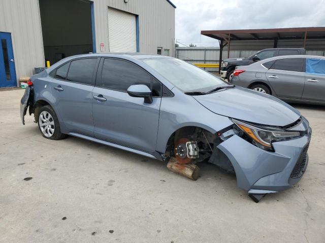 5YFEPMAE4NP318381 - 2022 TOYOTA COROLLA LE GRAY photo 4