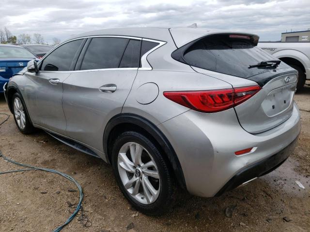 SJKCH5CP1JA058137 - 2018 INFINITI QX30 BASE SILVER photo 2