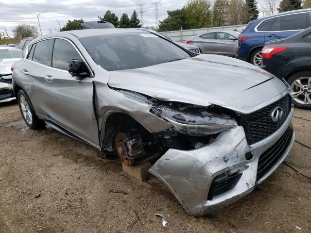SJKCH5CP1JA058137 - 2018 INFINITI QX30 BASE SILVER photo 4
