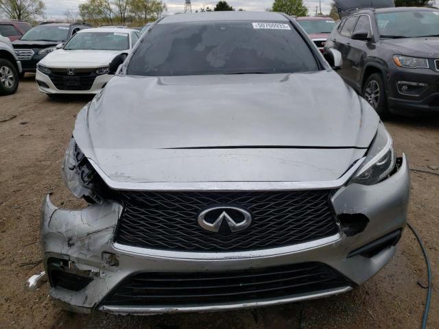 SJKCH5CP1JA058137 - 2018 INFINITI QX30 BASE SILVER photo 5